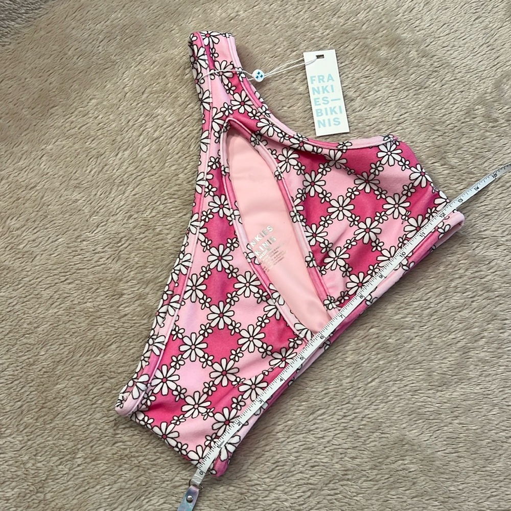 FRANKIE’S BIKINI Syd Terry One Shoulder
Bikini Top